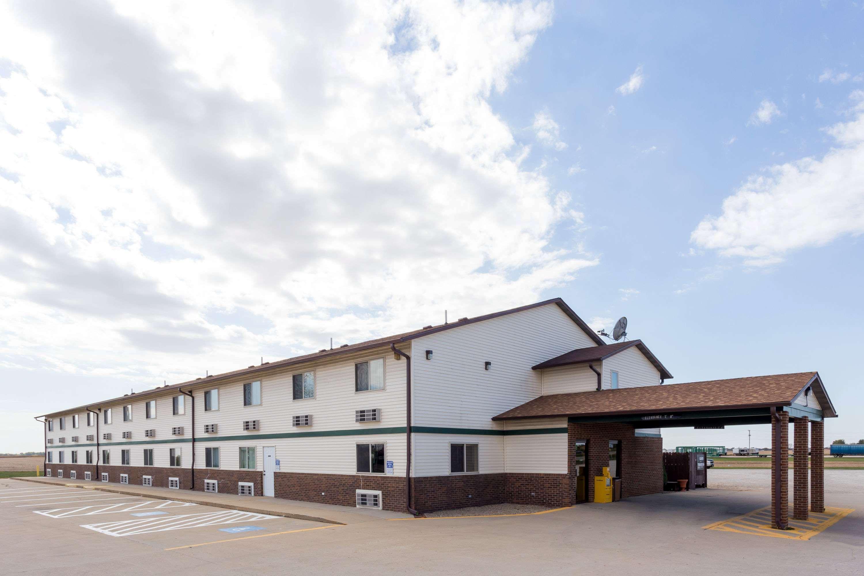 Super 8 By Wyndham Mendota I-39 Hotel Luaran gambar