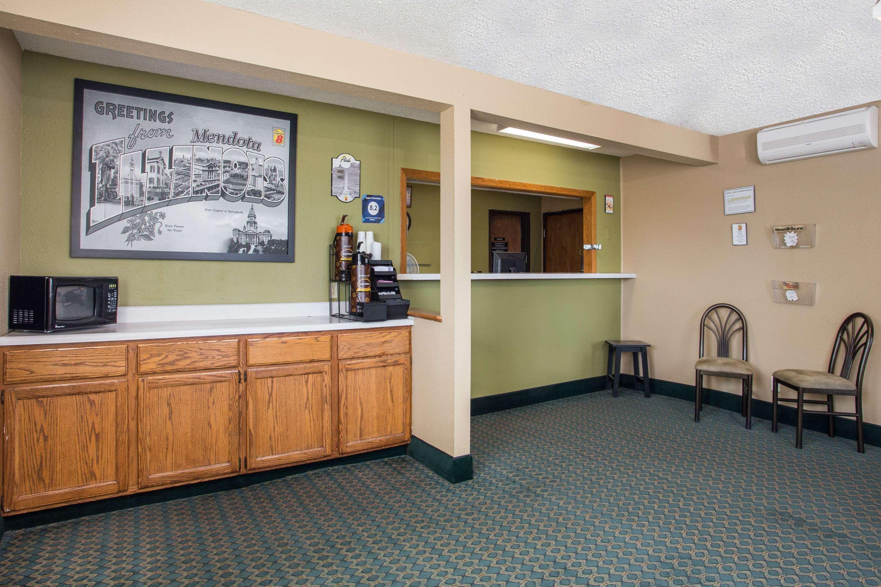 Super 8 By Wyndham Mendota I-39 Hotel Luaran gambar