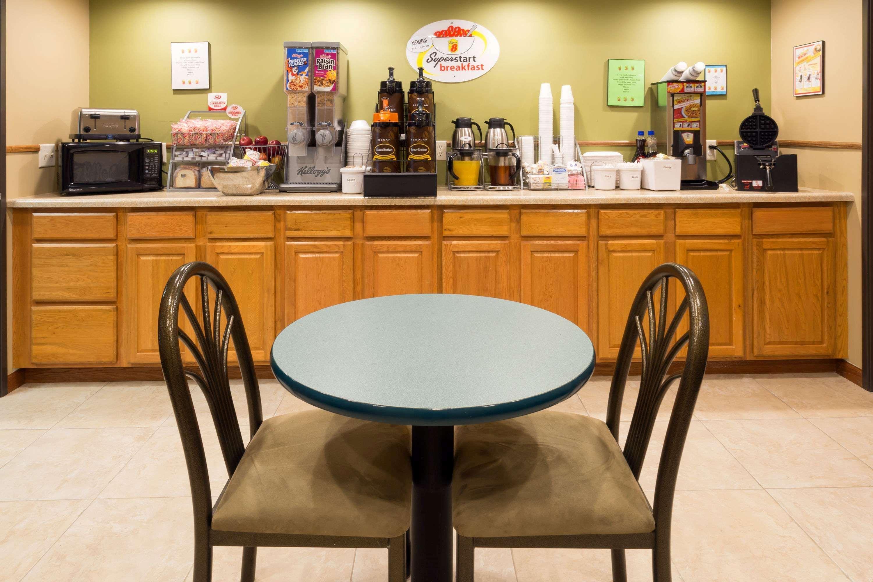 Super 8 By Wyndham Mendota I-39 Hotel Luaran gambar