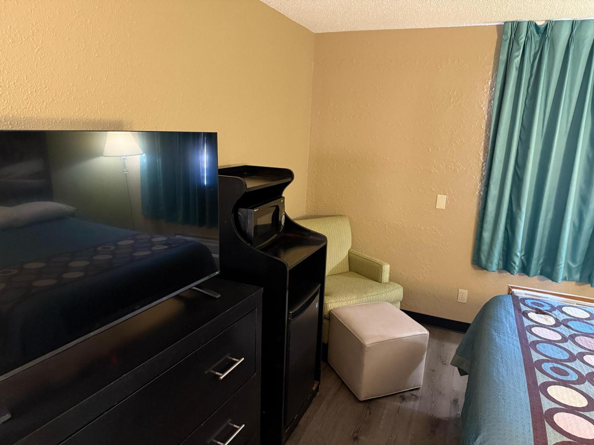 Super 8 By Wyndham Mendota I-39 Hotel Luaran gambar