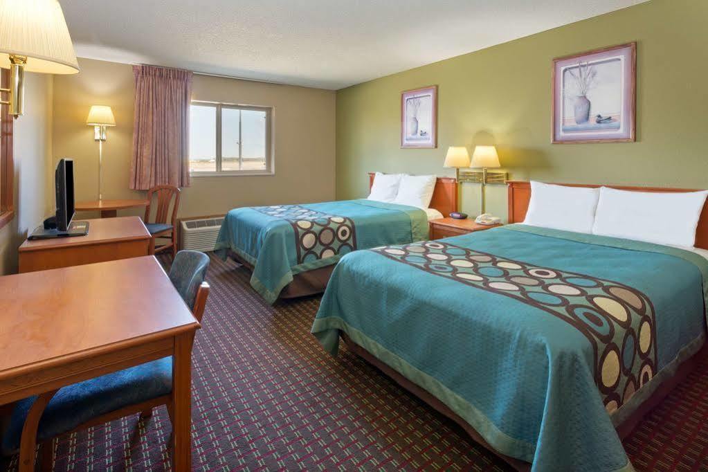 Super 8 By Wyndham Mendota I-39 Hotel Luaran gambar